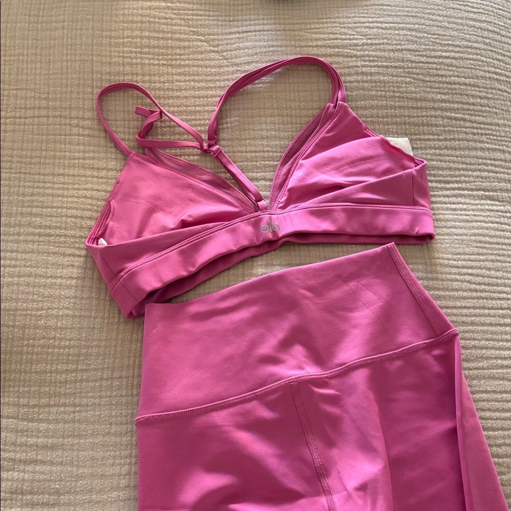 ALO Barbie Pink Sports Bra & Leggings Activewear Set - Picture 2 of 3